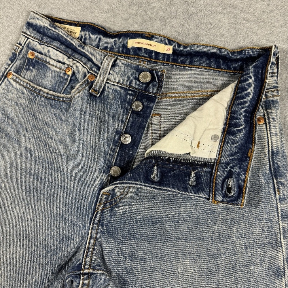 Levi's Premium Wedgie Bootcut Jeans Women's 28x34 Light Wash Distressed
